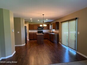 17013 Green Crest Ln in Louisville, KY - Building Photo - Building Photo