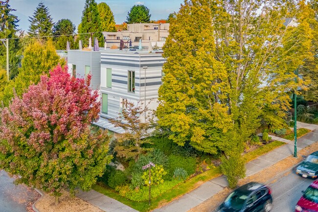 Grandview Cascades in Vancouver, BC - Building Photo - Building Photo