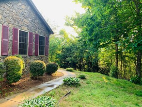 19 Hedgestone Ln in Sylva, NC - Foto de edificio - Building Photo