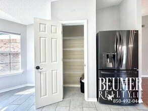 566 Desert Oak Dr in Pensacola, FL - Foto de edificio - Building Photo