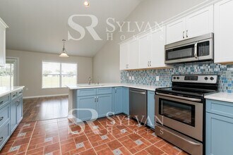 13018 Lawrence St in Spring Hill, FL - Building Photo - Building Photo