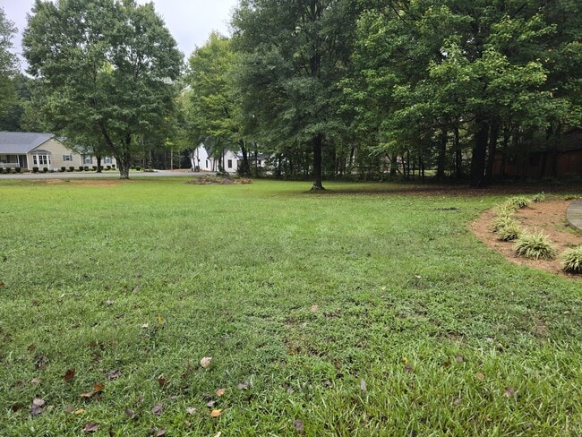 1605 Hillhaven Rd in Browns Summit, NC - Building Photo - Building Photo
