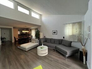 6151 Canterbury Dr, Unit 302 in Culver City, CA - Building Photo - Building Photo