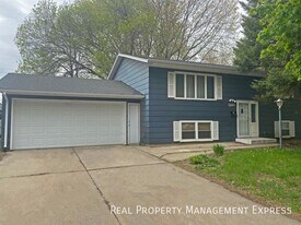 4 Bedroom 2 Bathroom Single-Family Home in Sioux Falls, SD - Building Photo