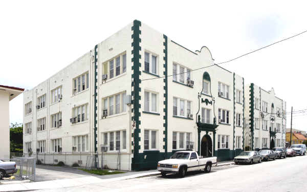 Borinquen Apartments in Miami, FL - Building Photo - Building Photo