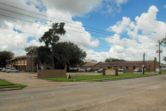 American Apartments in Lake Jackson, TX - Building Photo - Building Photo