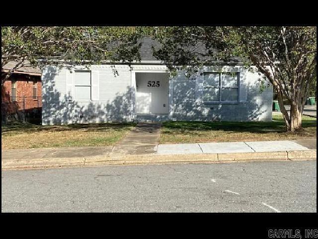 property at 525 S Oak St