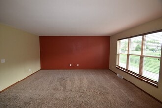 8845 Red Beryl Dr in Middleton, WI - Foto de edificio - Building Photo