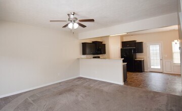 5335 Tony Lama Ln in Murfreesboro, TN - Foto de edificio - Building Photo