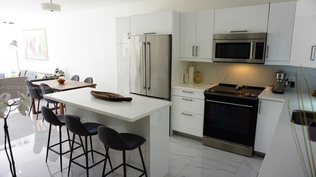 1651 NE 115th St-Unit -17C in Miami, FL - Building Photo - Building Photo
