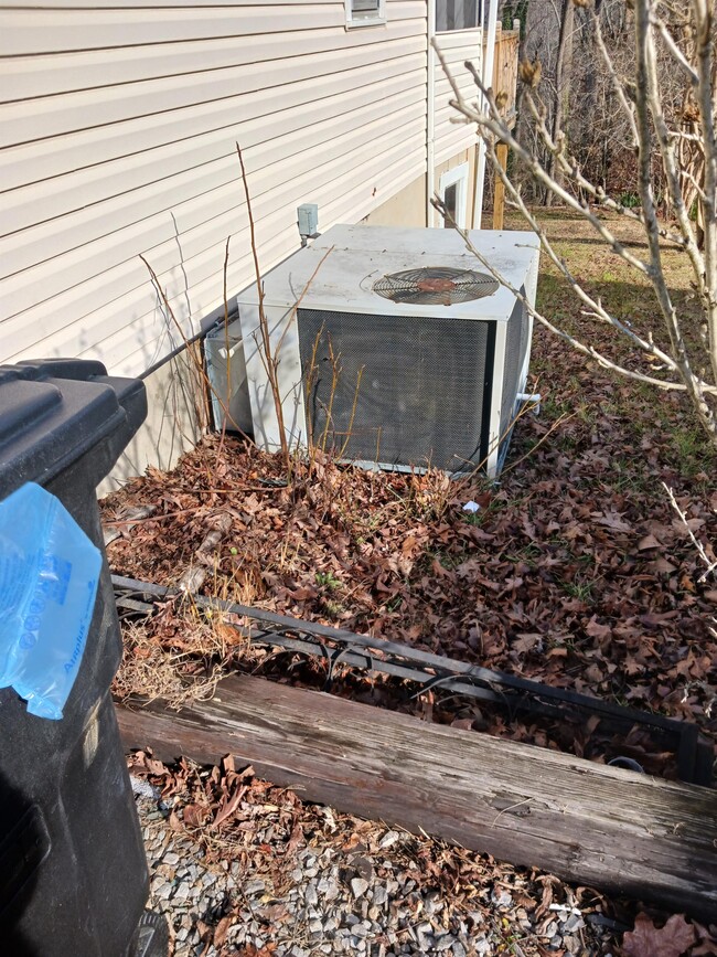 216 Charlotte Ave in Danville, VA - Building Photo - Building Photo