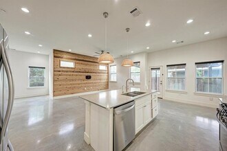 1000 Taulbee Ln in Austin, TX - Building Photo - Building Photo