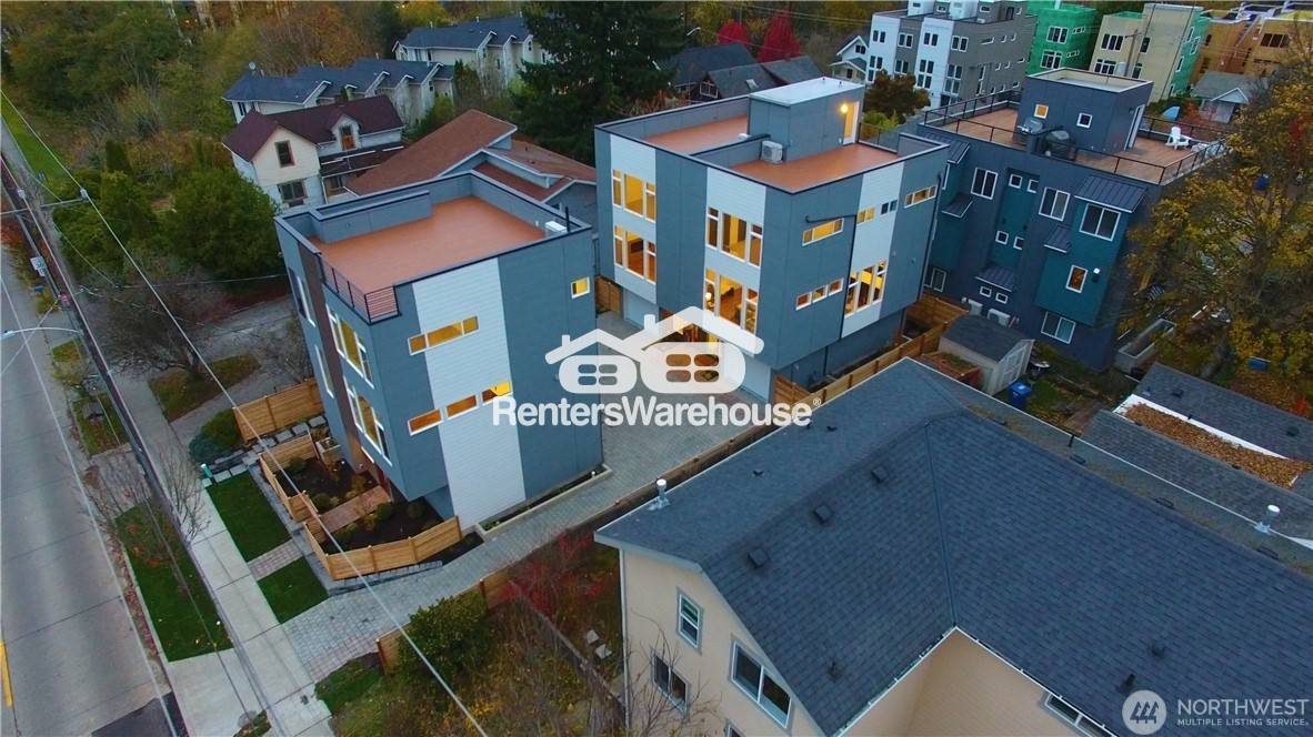 2612 SW Genesee St in Seattle, WA - Building Photo