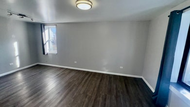 1360 W Evergreen Ave in Chicago, IL - Building Photo - Building Photo