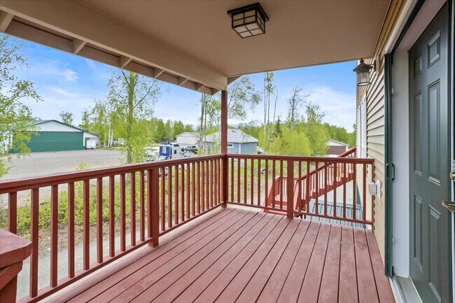 4935 N Flying Circus Cir in Wasilla, AK - Foto de edificio - Building Photo