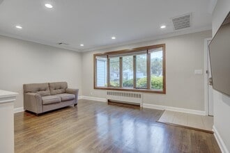 20 Goldsmith Ave in Greenlawn, NY - Building Photo - Building Photo