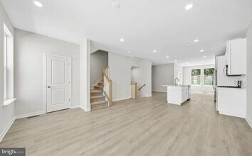 242 Talucci Dr in Downingtown, PA - Building Photo - Building Photo