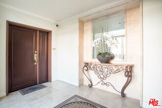 871 Granville Ave in Los Angeles, CA - Building Photo - Building Photo