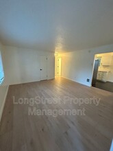 11380 SW Greenburg Rd in Portland, OR - Foto de edificio - Building Photo