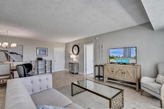 2715 N Ocean Blvd in Fort Lauderdale, FL - Building Photo - Building Photo