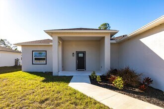 5534 Fairlane Dr in North Port, FL - Building Photo - Building Photo