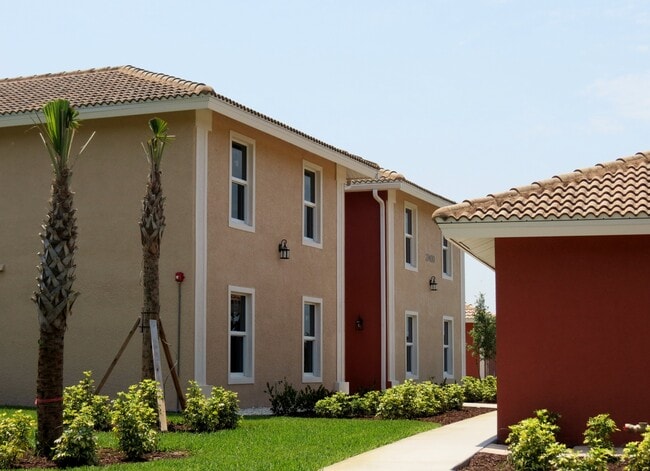 27420 Palmesta Cir, Unit 9