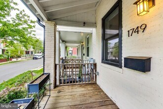 1749 L St NE in Washington, DC - Foto de edificio - Building Photo