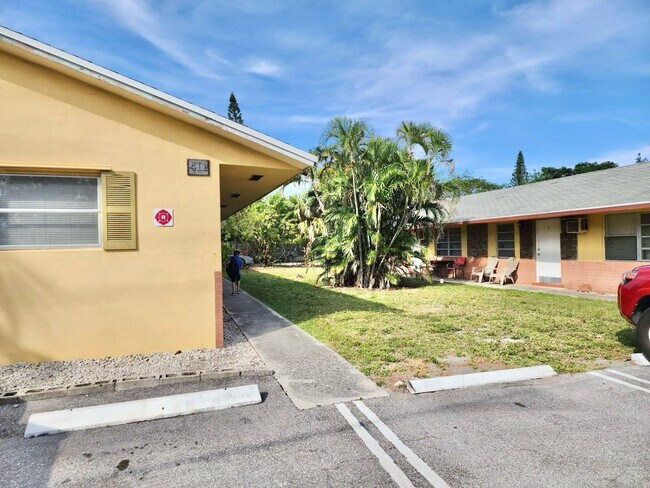 411 SE 23rd Ave-Unit -1 in Boynton Beach, FL - Building Photo - Building Photo