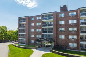 Stonehill Towers in Stoneham, MA - Building Photo - Building Photo