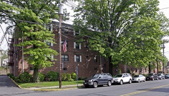 Palisades Manor in Palisades Park, NJ - Building Photo