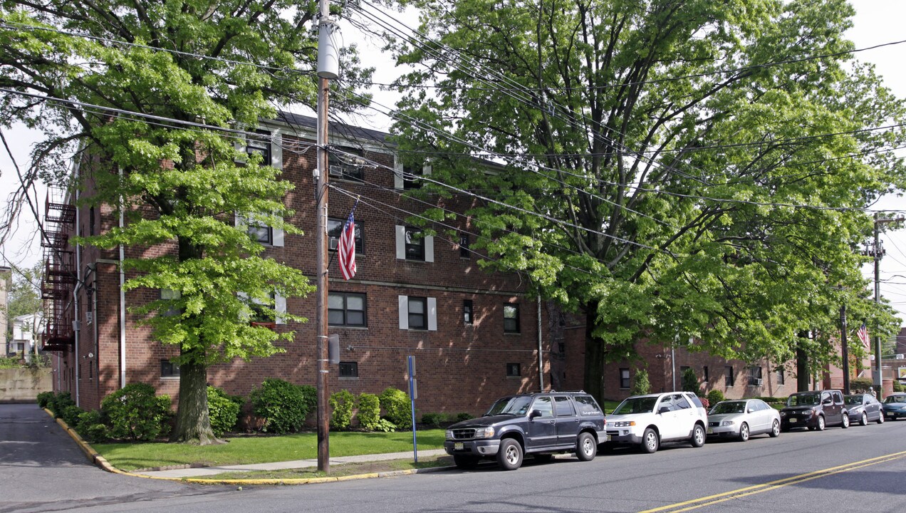 Palisades Manor in Palisades Park, NJ - Foto de edificio