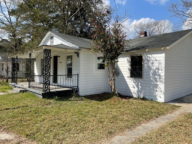 2004 Fuller St in North Charleston, SC - Foto de edificio - Building Photo