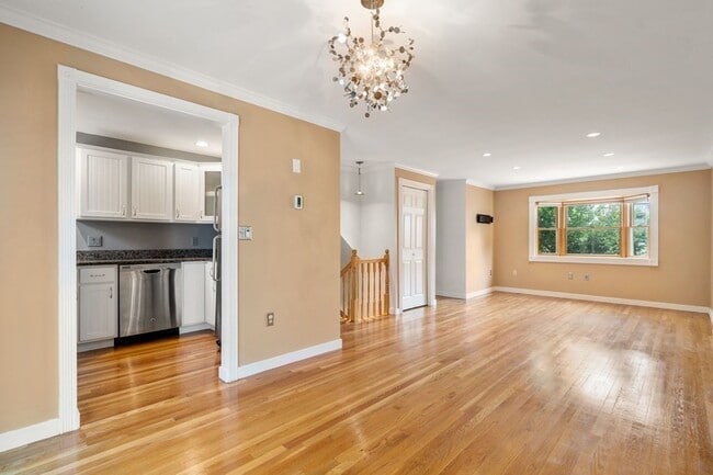 157 W 3rd St, Unit 156 in Boston, MA - Foto de edificio - Building Photo