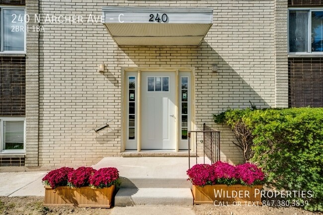 240 N Archer Ave in Mundelein, IL - Building Photo - Building Photo