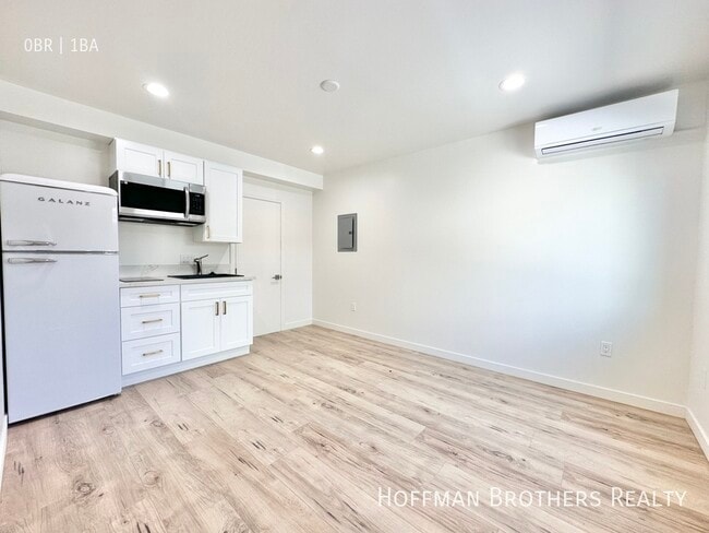 3742 Westwood Blvd, Unit A in Los Angeles, CA - Building Photo - Building Photo