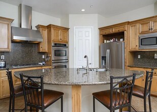 13153 Wildflower Way in Valley Center, CA - Foto de edificio - Building Photo