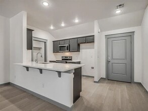 921 NW 87th St in Oklahoma City, OK - Building Photo - Building Photo