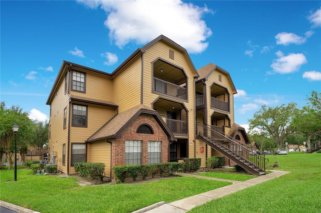 345 Forestway Cir in Altamonte Springs, FL - Building Photo