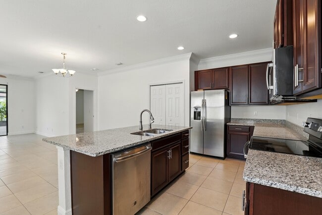 228 SE Via Visconti in Port St. Lucie, FL - Building Photo - Building Photo