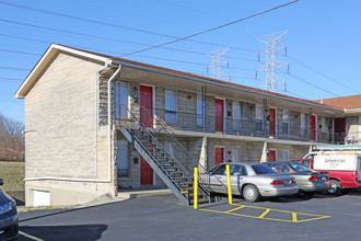 Thorobred Apartments in Louisville, KY - Foto de edificio - Building Photo