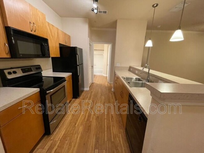 8290 Gate Pkwy W in Jacksonville, FL - Building Photo - Building Photo