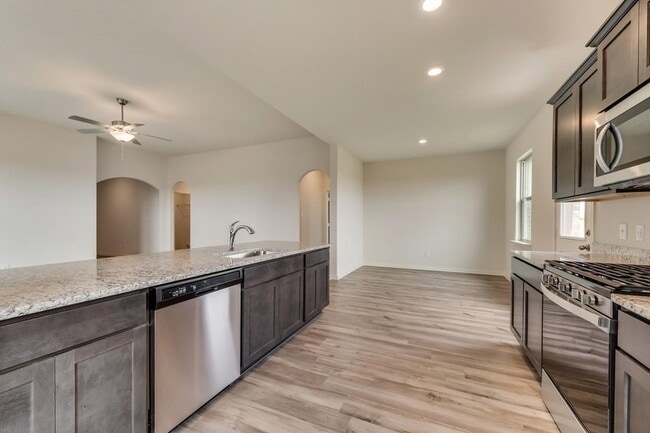 833 Serena Dr, Unit 1700 in Ferris, TX - Foto de edificio - Building Photo