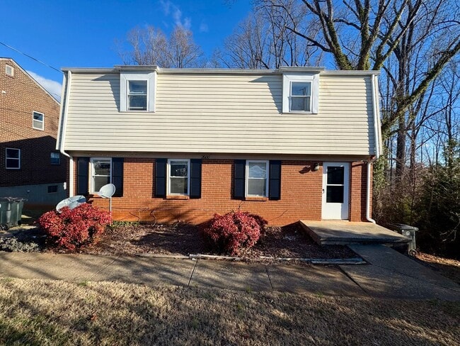 property at 2600 Anthony Pl