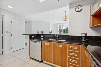 410 Evernia St in West Palm Beach, FL - Foto de edificio - Building Photo