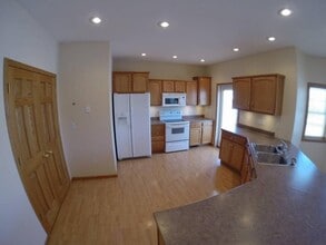 808 Medary Ave S in Brookings, SD - Building Photo - Building Photo