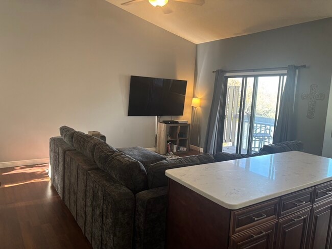 5 Round Lake Trl in Little Canada, MN - Foto de edificio - Building Photo