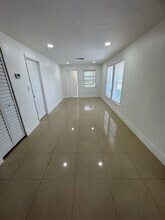 228 NW 13th Ct in Dania Beach, FL - Foto de edificio - Building Photo