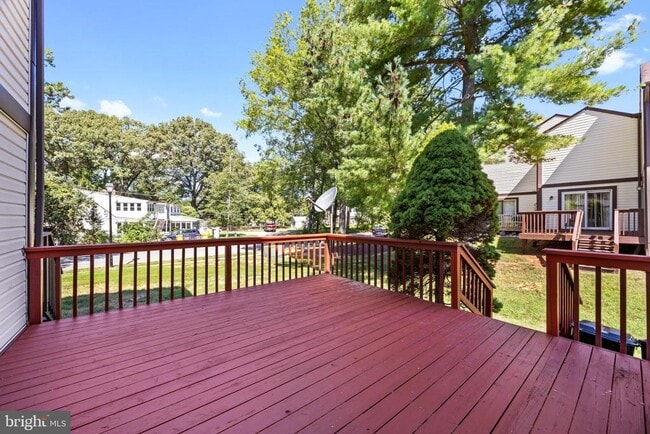property at 284 Oakwood Village Ct