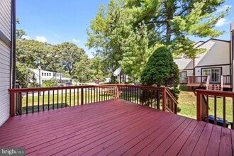 284 Oakwood Village Ct in Glen Burnie, MD - Building Photo - Building Photo