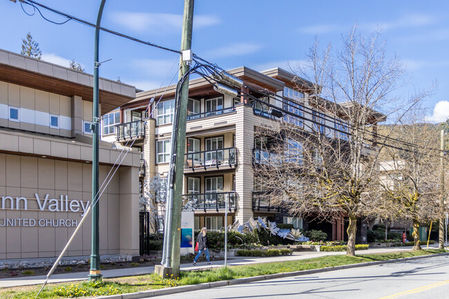 3205 Mountain Hwy in North Vancouver, BC - Building Photo - Building Photo